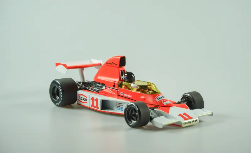 Minichamps  McLaren Ford M23 #11 World Champion 1976