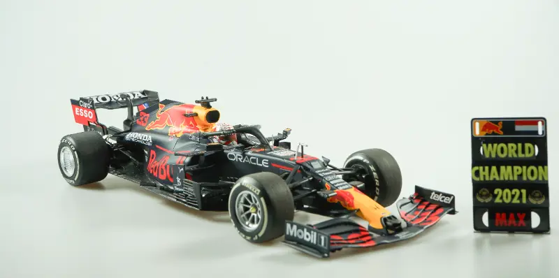 Minichamps Red Bull Racing Honda RB16B n° 33 Winner GP Abu Dhabi 2021 & World Champion 2021 Max Verstappen