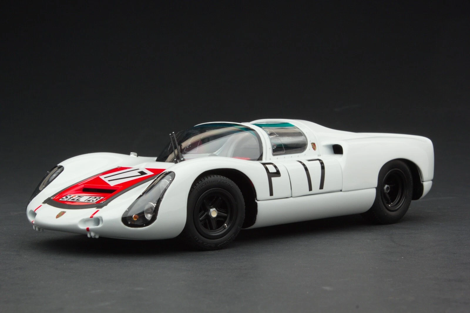 Exoto Porsche 910-6 #17 Winner Nurburgring1000 Km 1967 U. Schutz / J. Buzzetta